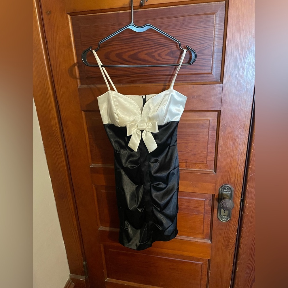 White & Black Bow Formal Dress
